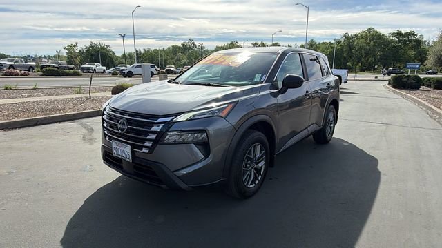 Used 2025 Nissan Rogue S image 1