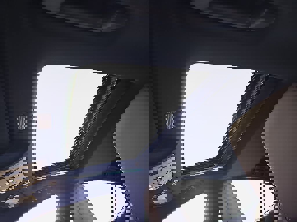 Certified 2025 Lexus ES 300h w/ Premium Package image 32