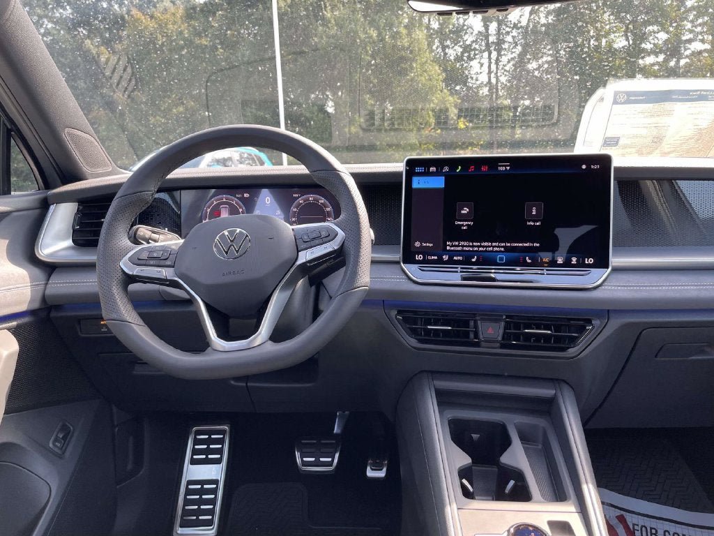 New 2026 Volkswagen Tiguan SE R-Line FWD image 9