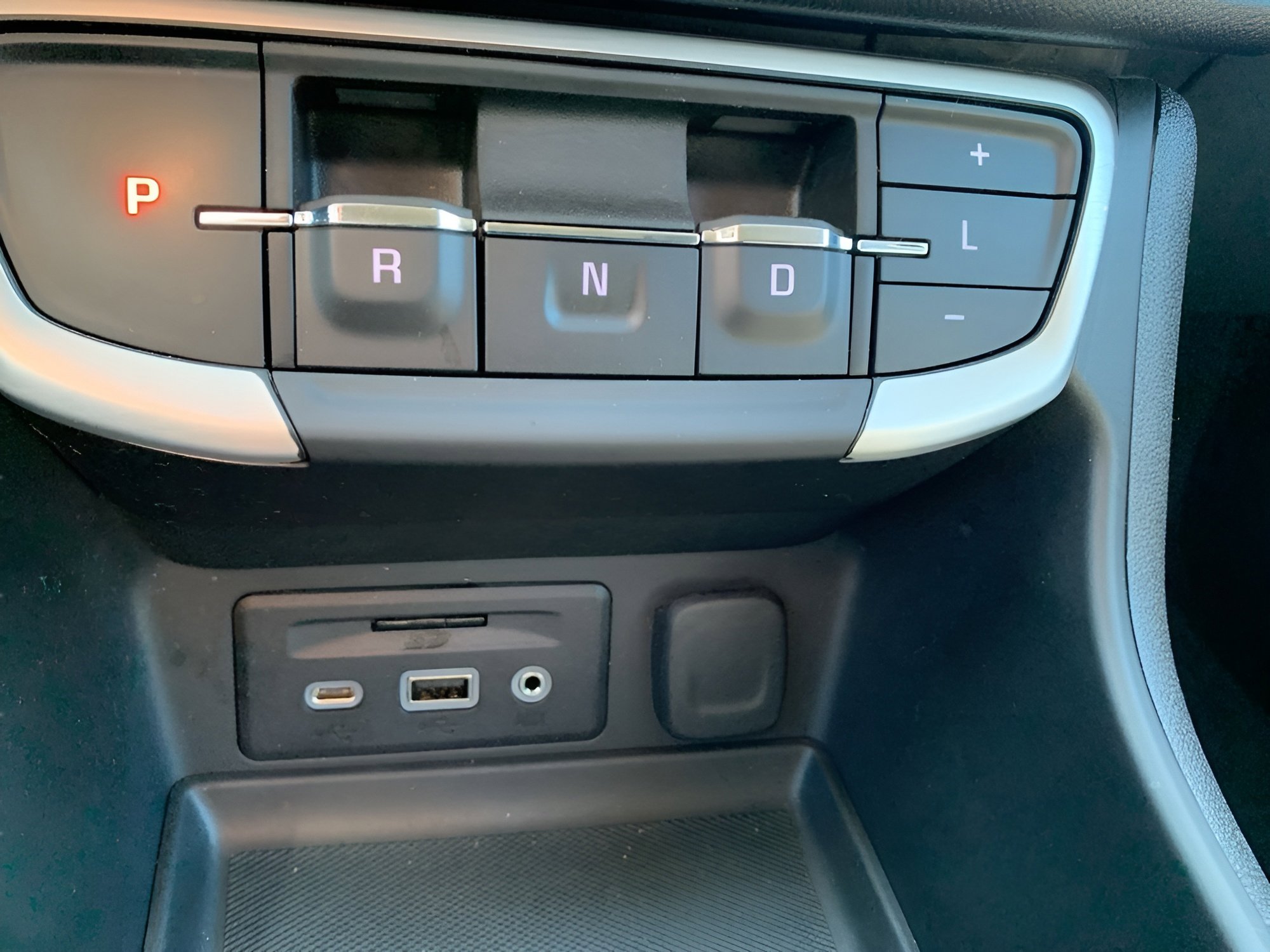 Used 2023 GMC Terrain SLE w/ Driver Convenience Package image 12