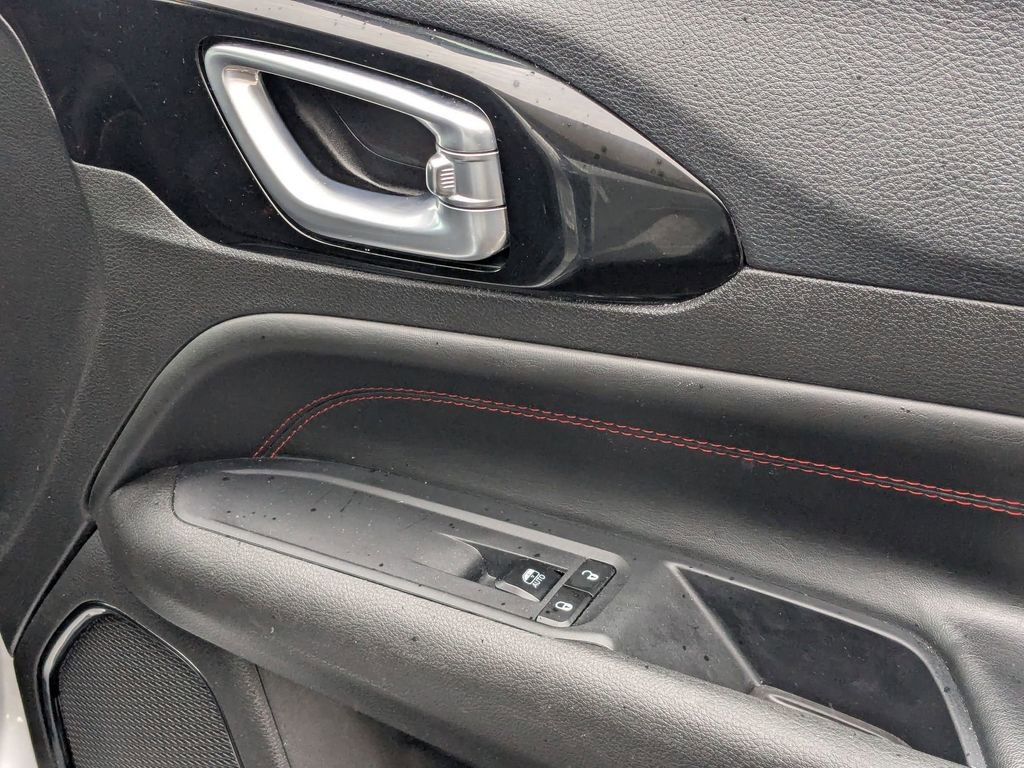 Used 2025 Jeep Compass Trailhawk image 29