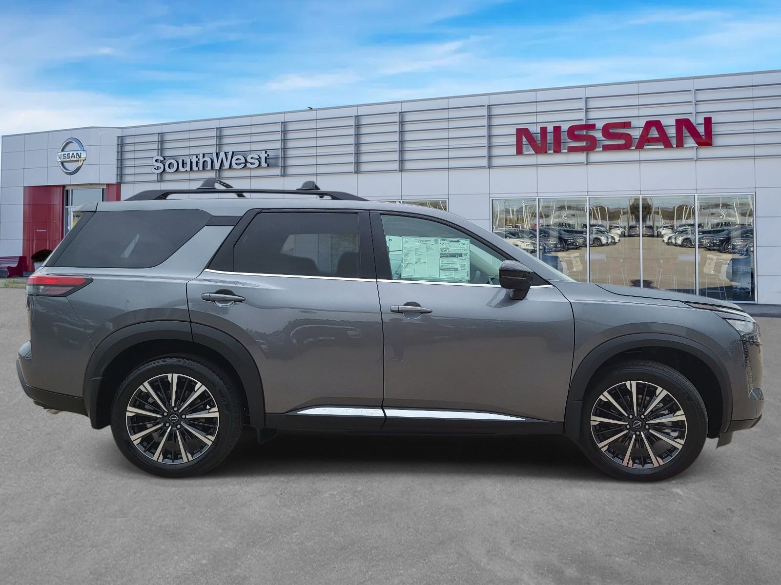 New 2026 Nissan Pathfinder Platinum FWD image 5