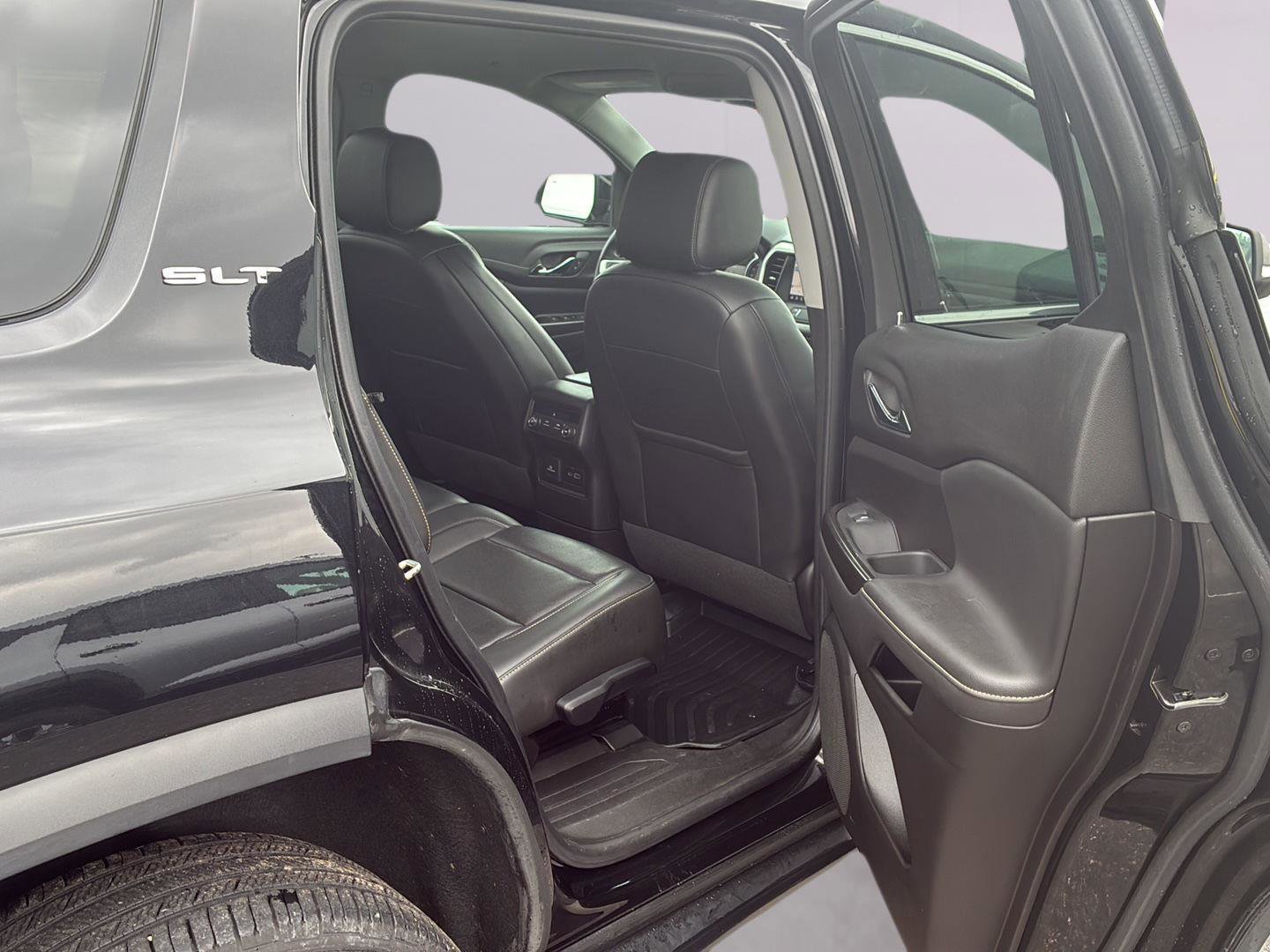 Used 2023 GMC Acadia SLT AWD/4WD image 7