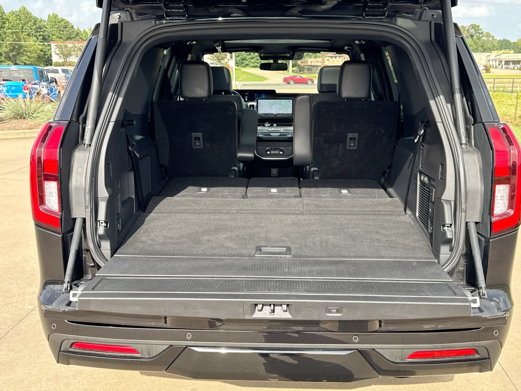Used 2025 Ford Expedition Tremor AWD/4WD image 28