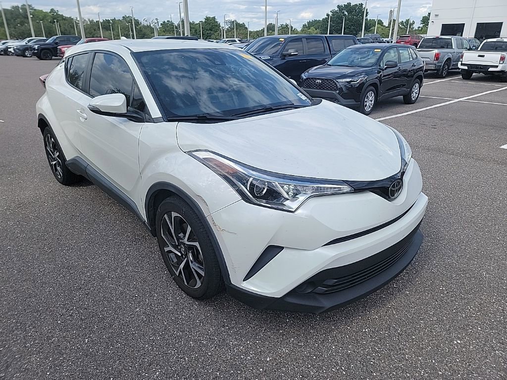 Used 2018 Toyota C-HR XLE FWD image 2