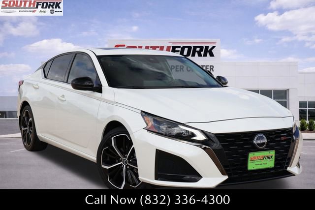 Used 2024 Nissan Altima 2.5 SR w/ SR Premium Package image 1