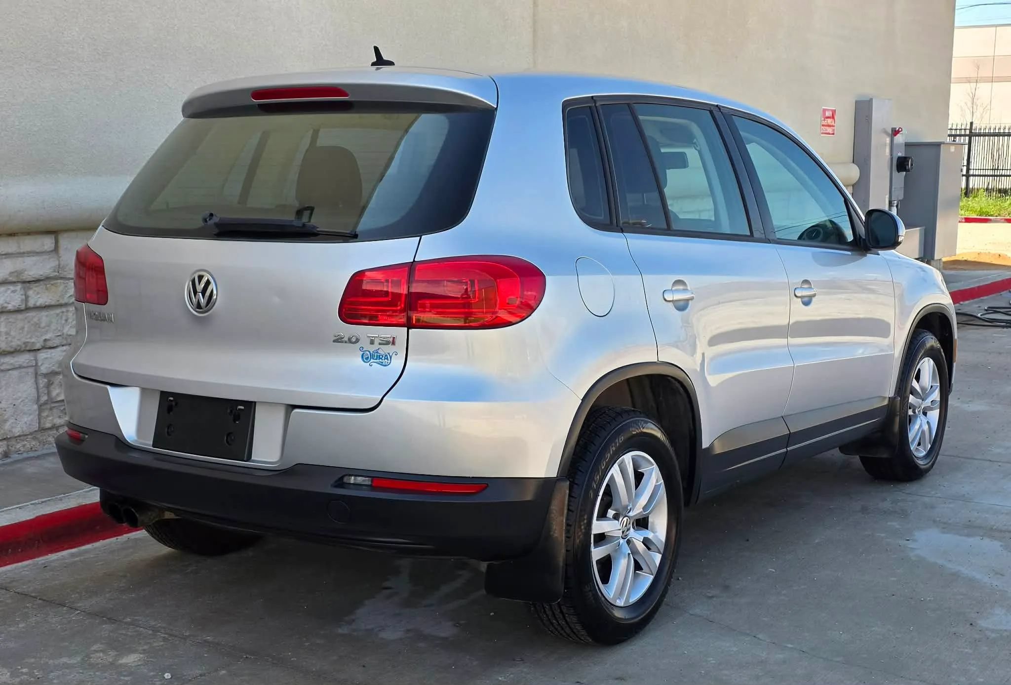 Used 2013 Volkswagen Tiguan S FWD image 3