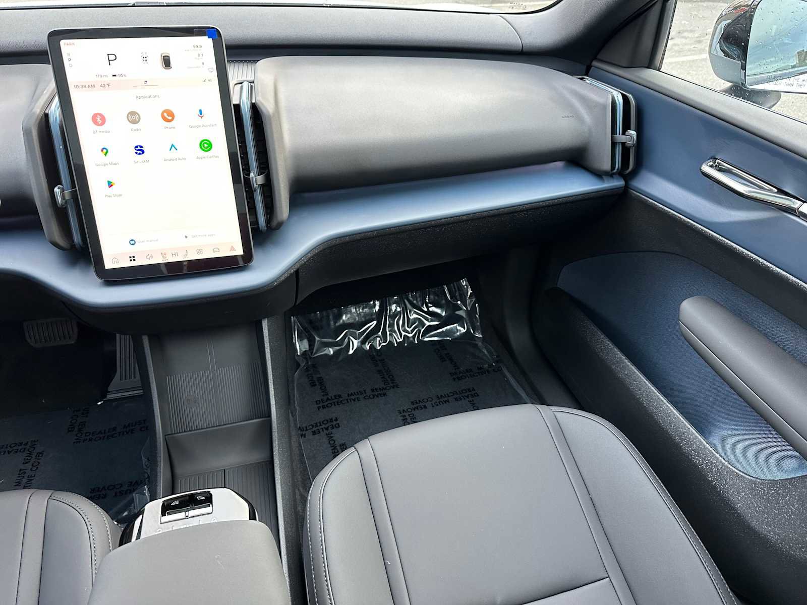 New 2026 Volvo EX30 Plus w/ Protection Package Premier image 18