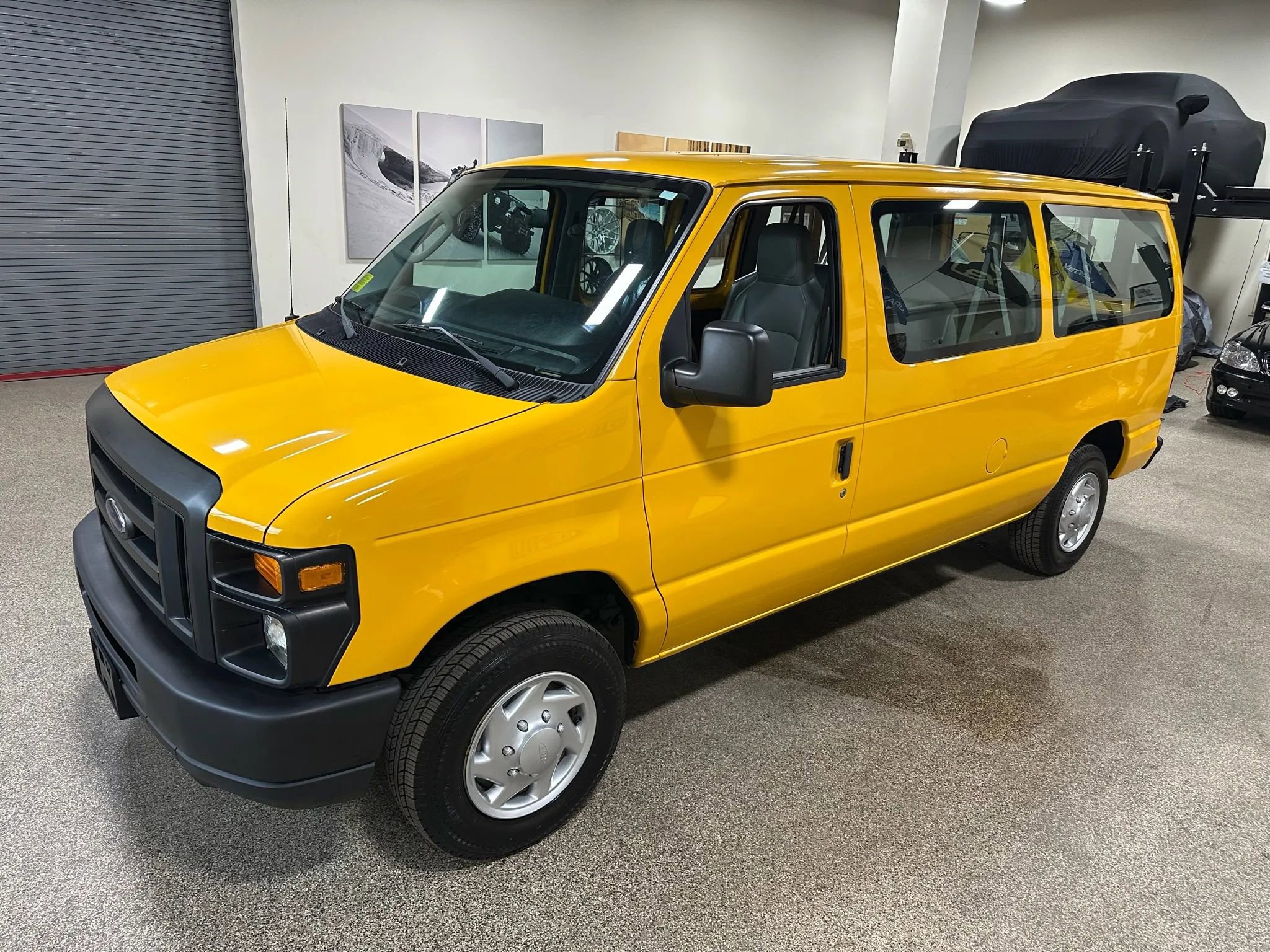 Used 2011 Ford E-150 and Econoline 150 Wagon image 2