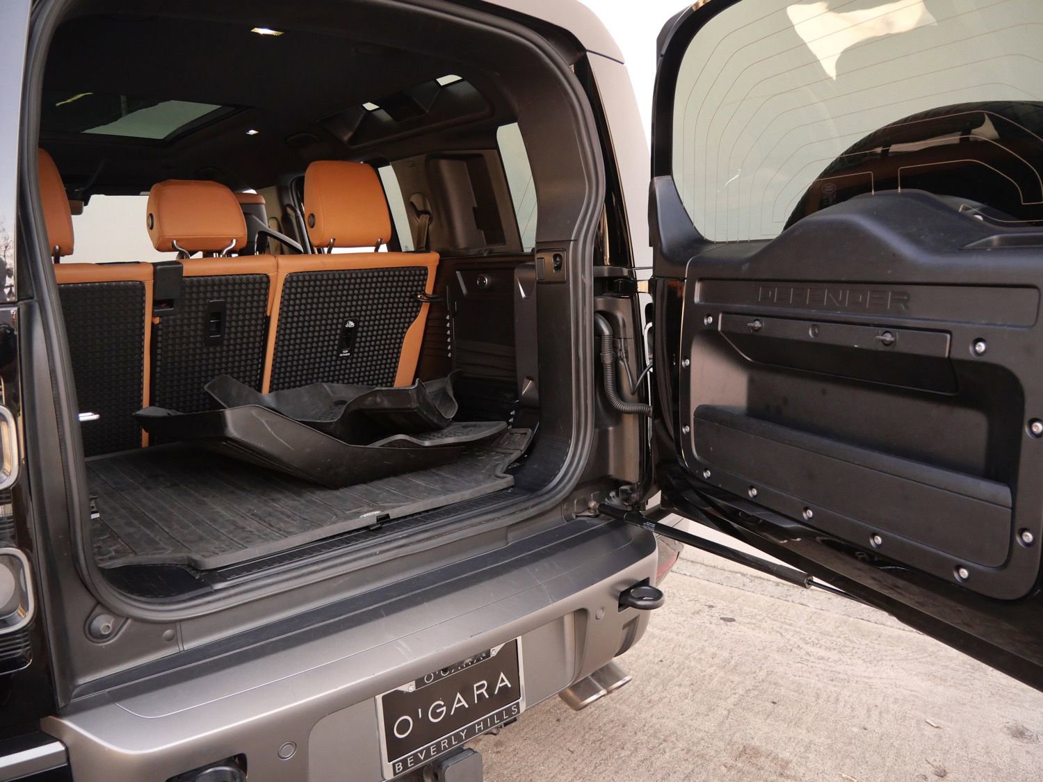 Used 2024 Land Rover Defender 110 V8 image 22