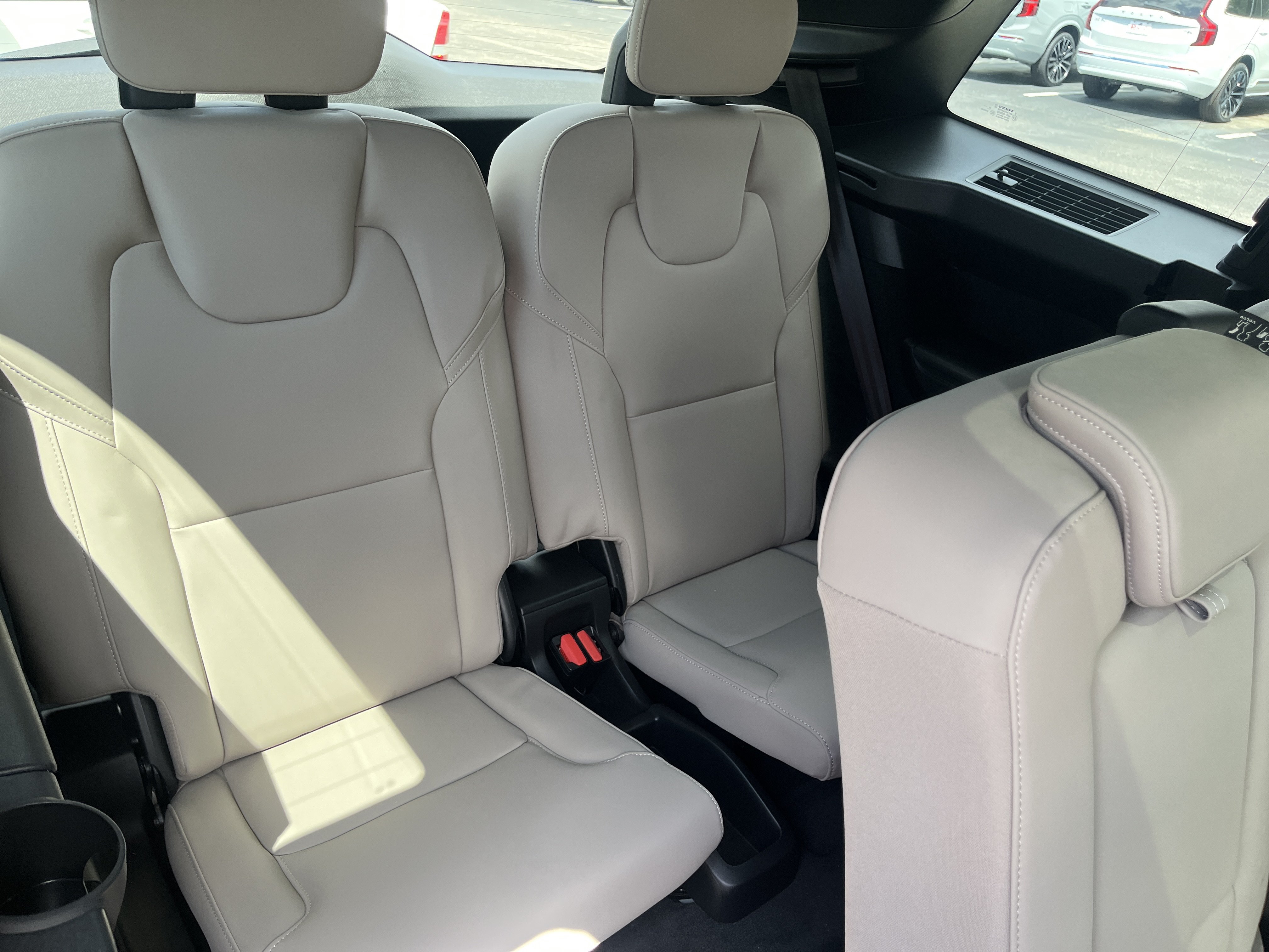 New 2026 Volvo XC90 B6 Plus w/ Protection Package Premier AWD/4WD image 10