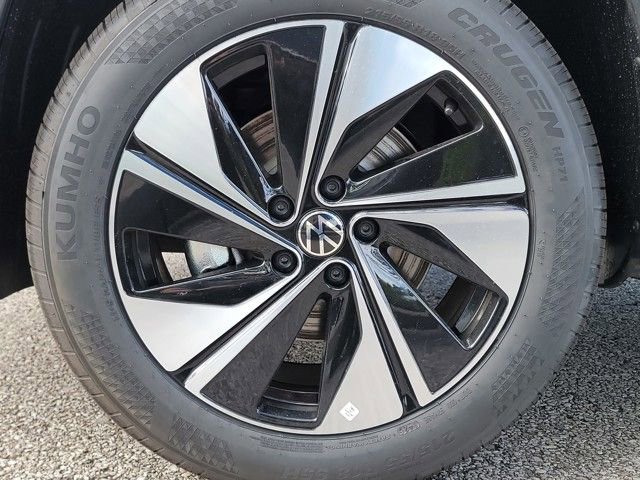 New 2025 Volkswagen Taos SE image 11