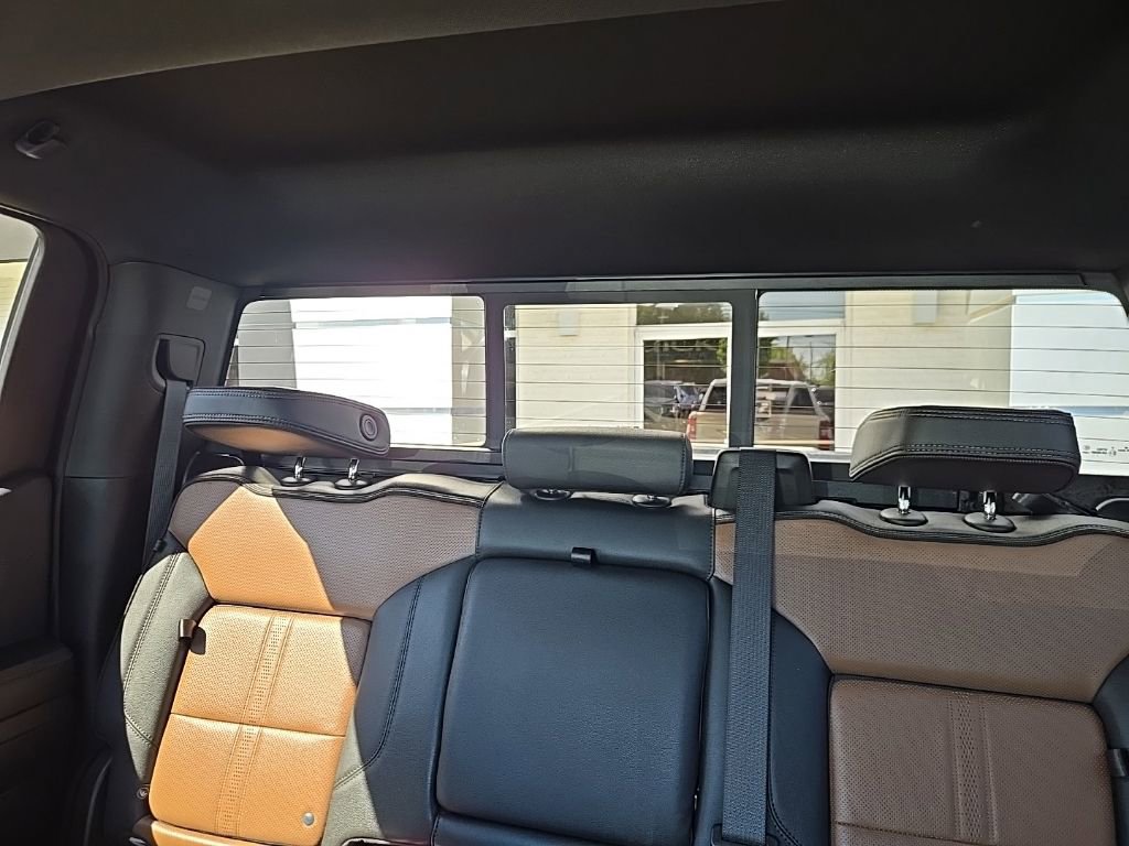 Used 2023 Chevrolet Silverado 1500 High Country w/ Technology Package AWD/4WD image 47