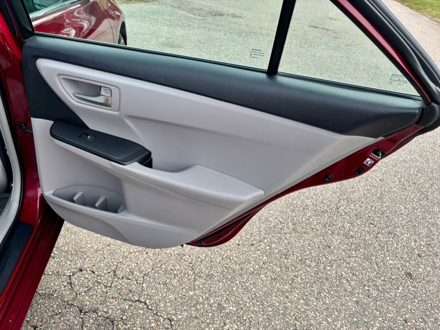 Used 2017 Toyota Camry LE image 20