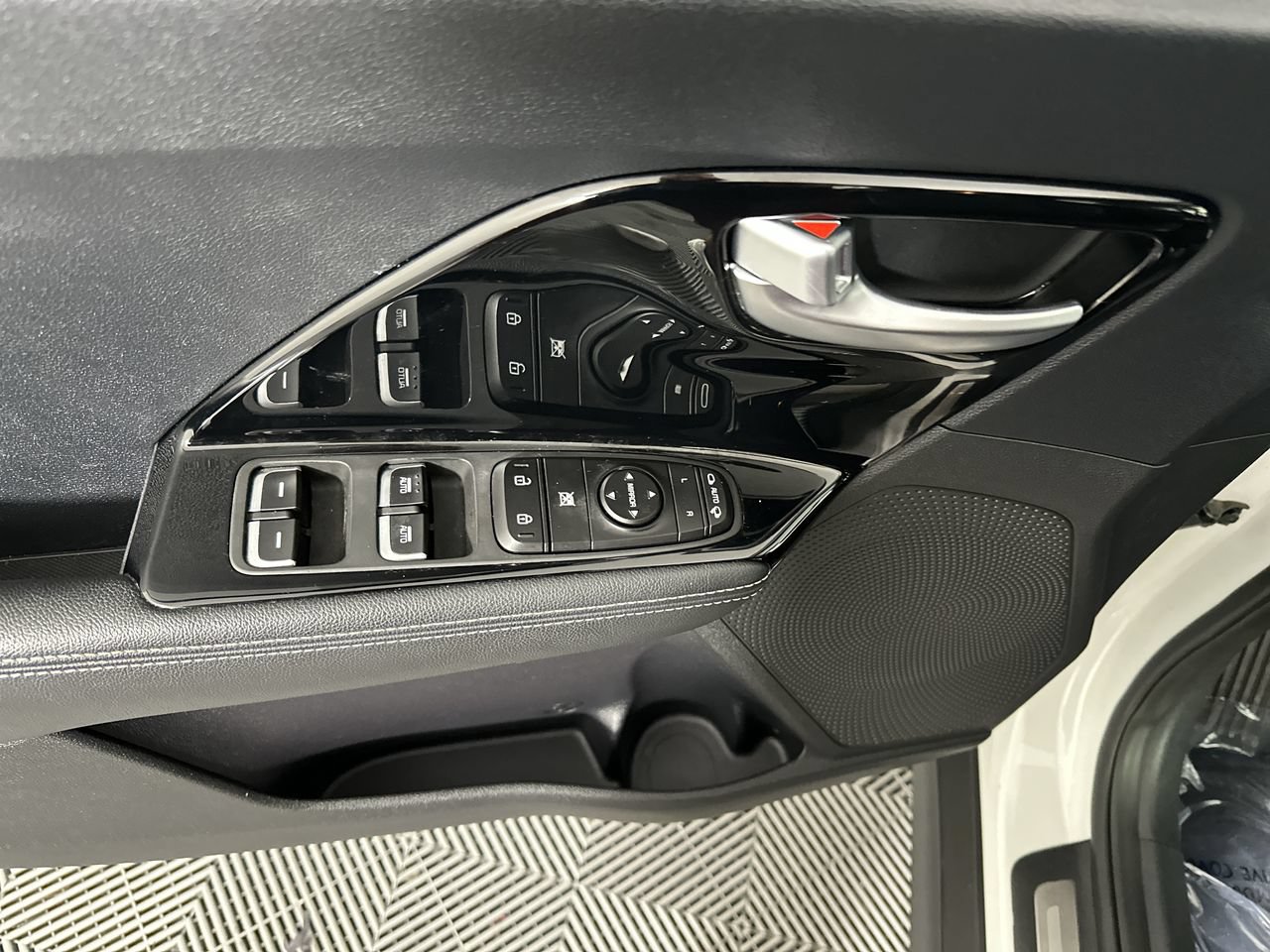 Used 2021 Kia Niro EX FWD image 5