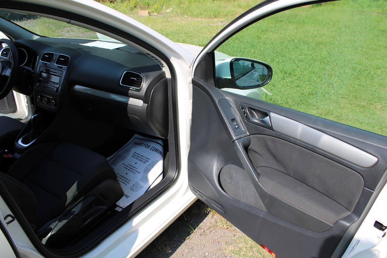 Used 2011 Volkswagen Golf 4-Door FWD image 39