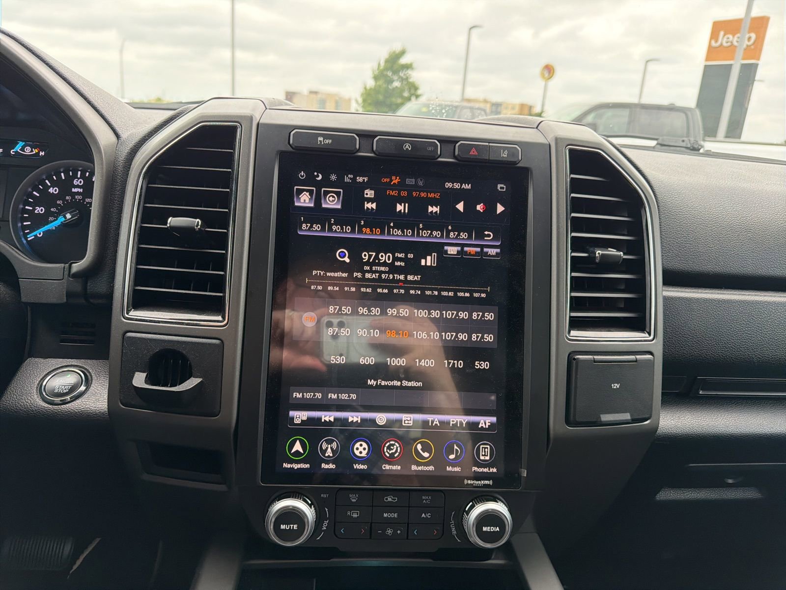 Used 2021 Ford Expedition XLT RWD image 12