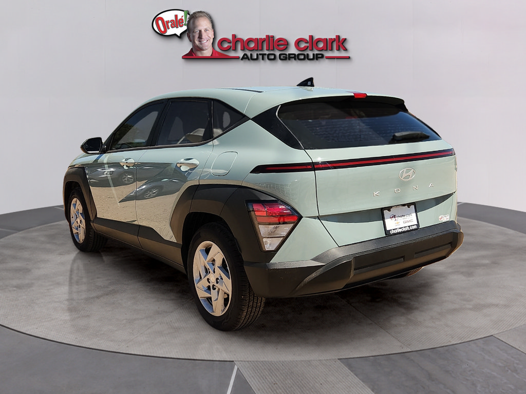 Used 2024 Hyundai Kona SE FWD image 3