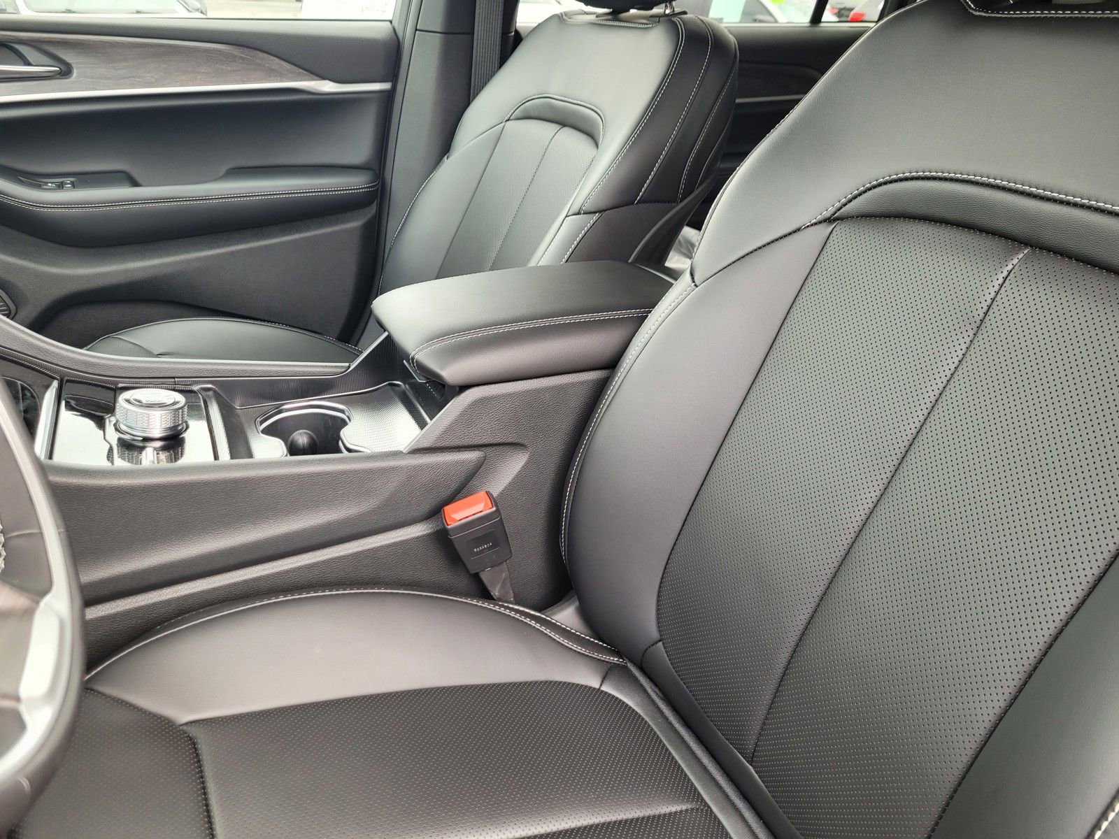 New 2025 Jeep Grand Cherokee L Limited w/ Luxury Tech Group II image 13