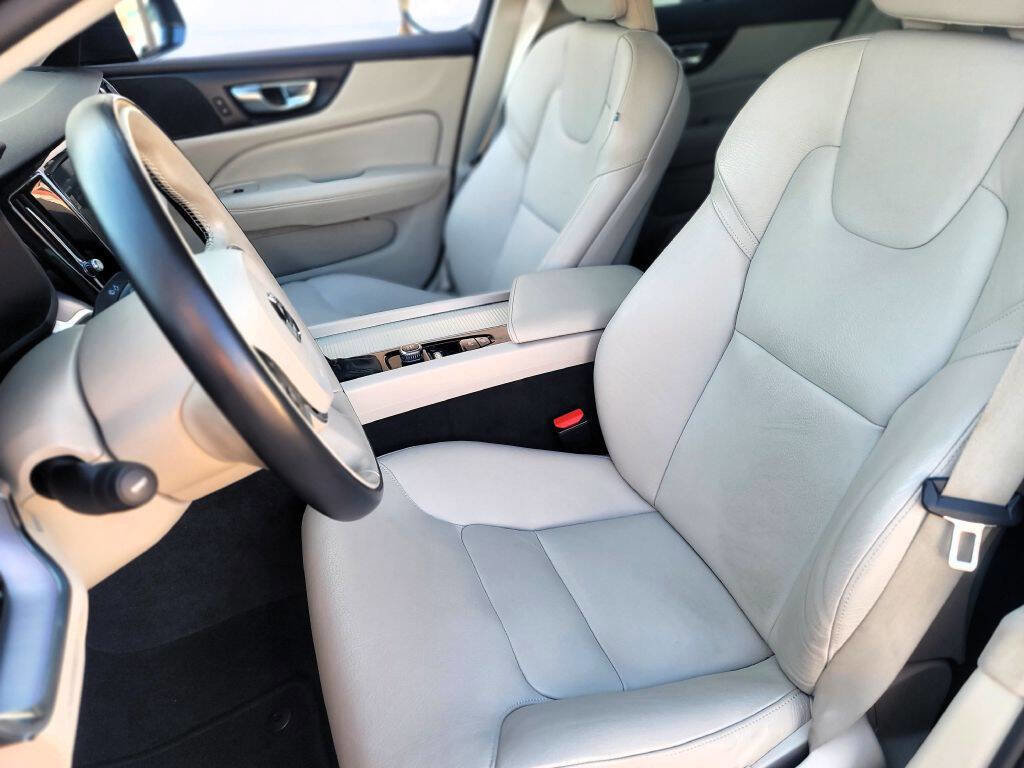 Used 2019 Volvo S60 T5 Momentum w/ Premium Package image 16