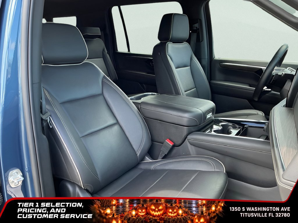 Used 2025 Chevrolet Suburban Premier RWD image 16