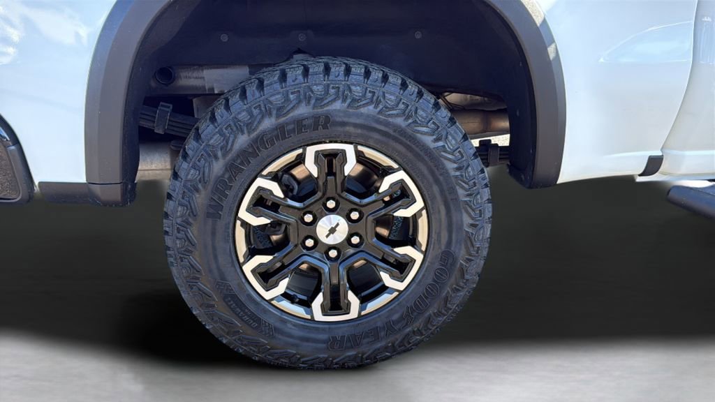 Used 2023 Chevrolet Silverado 1500 ZR2 image 17