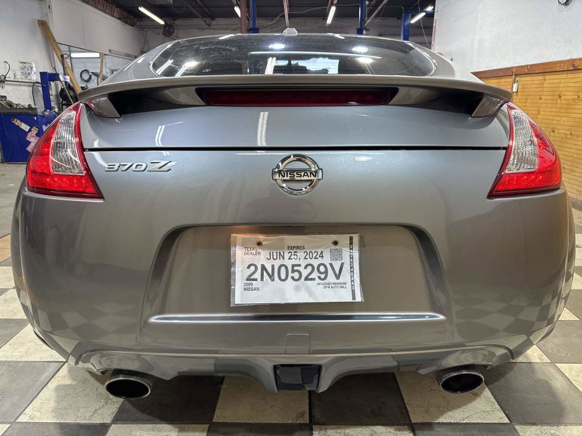Used 2009 Nissan 370Z Touring w/ Sport Pkg RWD image 3
