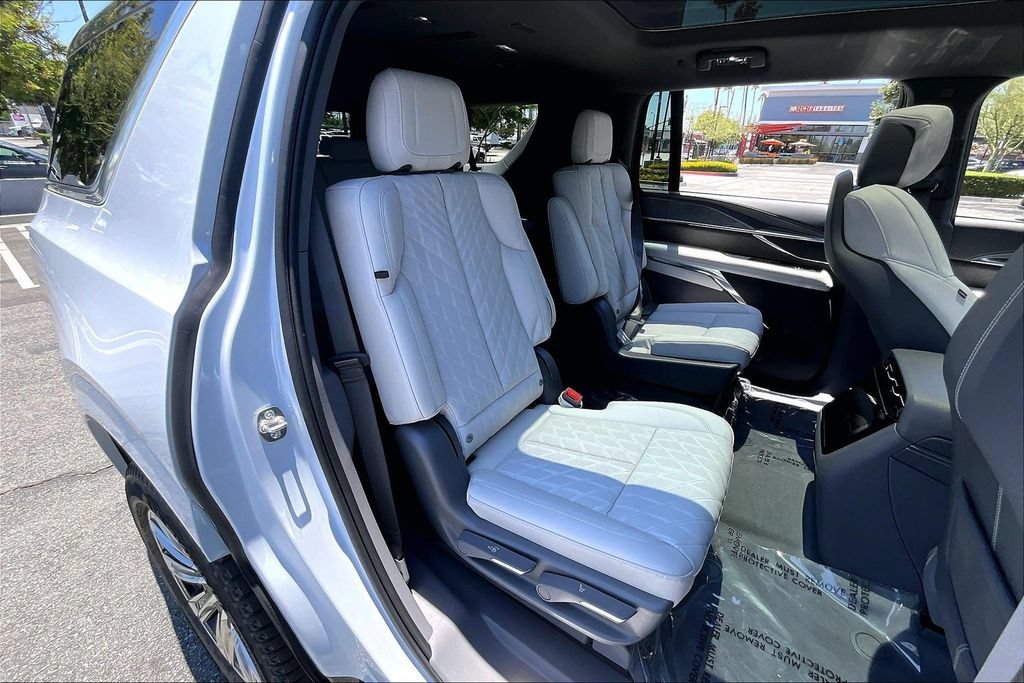 New 2026 Cadillac Escalade IQL Luxury w/ LPO, Floor Liner Package AWD/4WD image 32