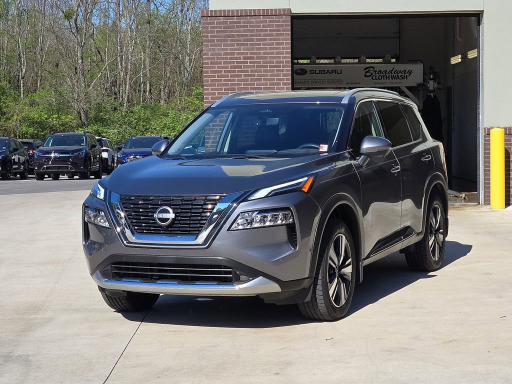 Used 2023 Nissan Rogue Platinum w/ Platinum Premium Package image 2