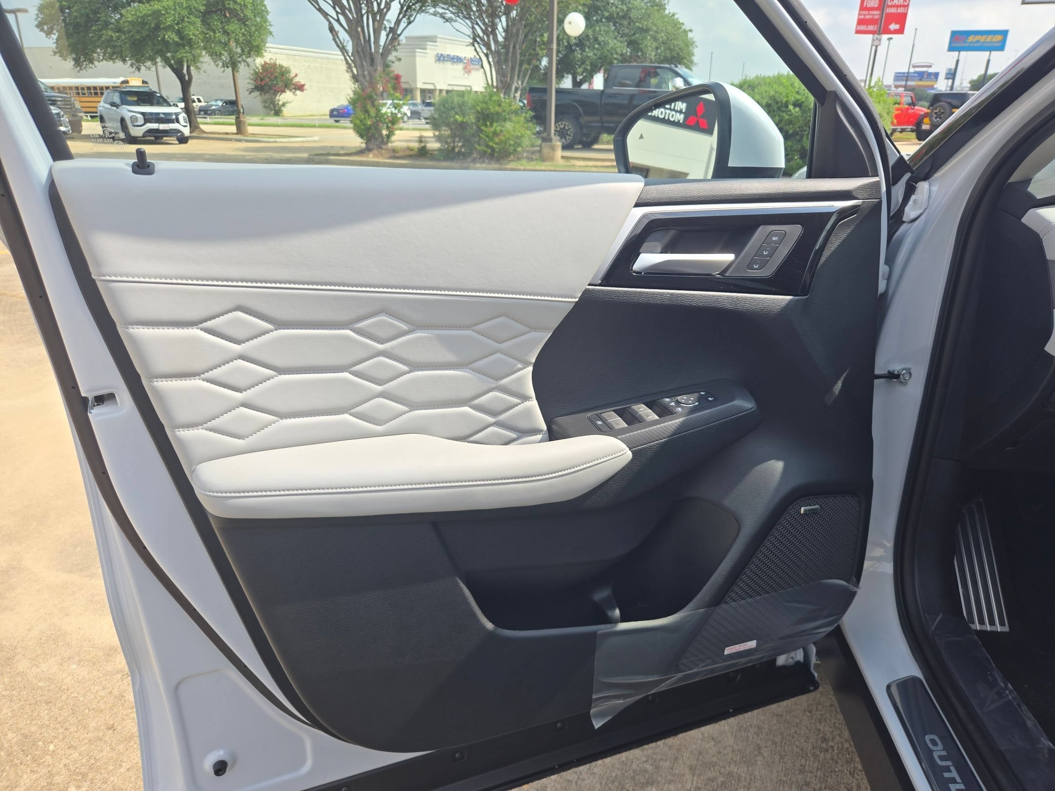 New 2026 Mitsubishi Outlander SEL FWD image 12