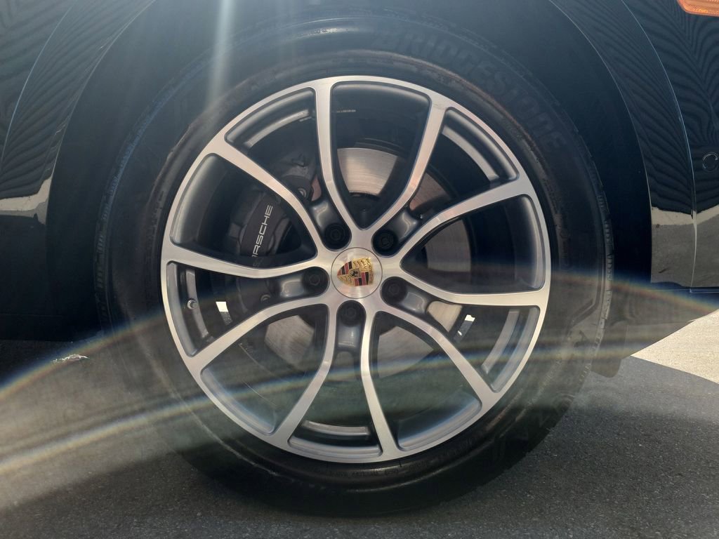Certified 2025 Porsche Cayenne image 12