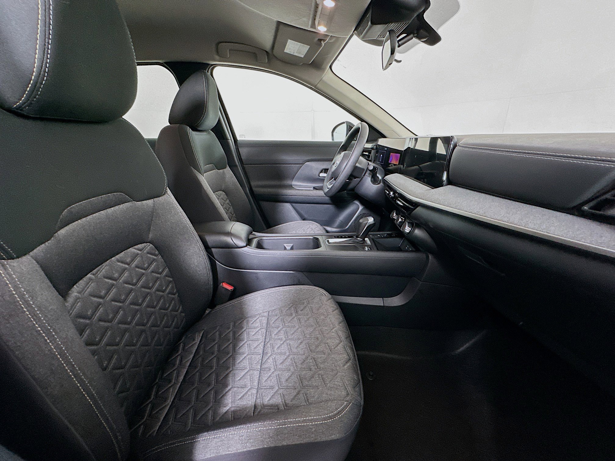 Used 2025 Nissan Kicks SV FWD image 29
