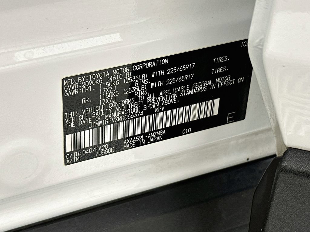 Used 2021 Toyota RAV4 XLE w/ Convenience Package FWD image 27