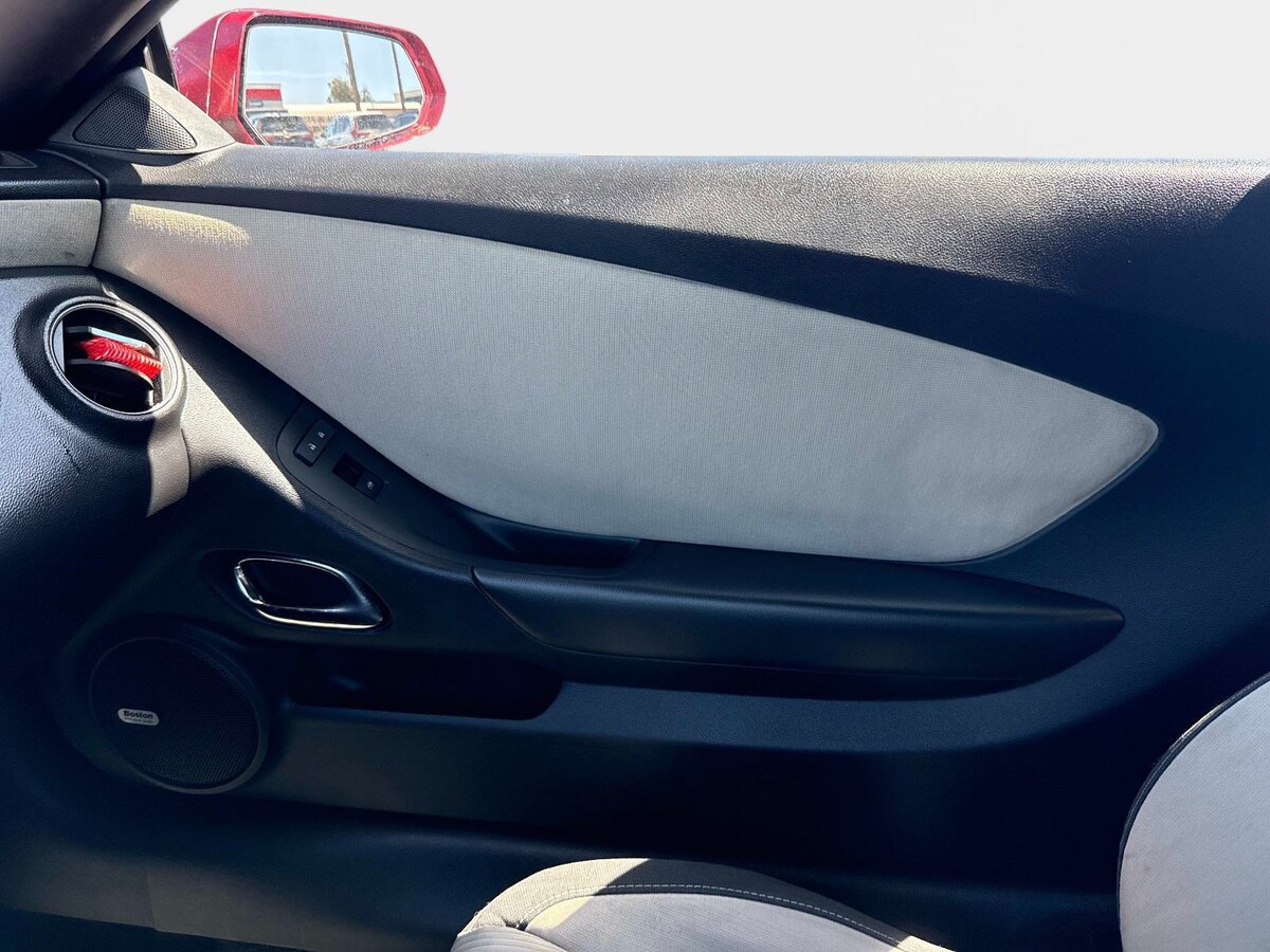 Used 2015 Chevrolet Camaro LT RWD image 16