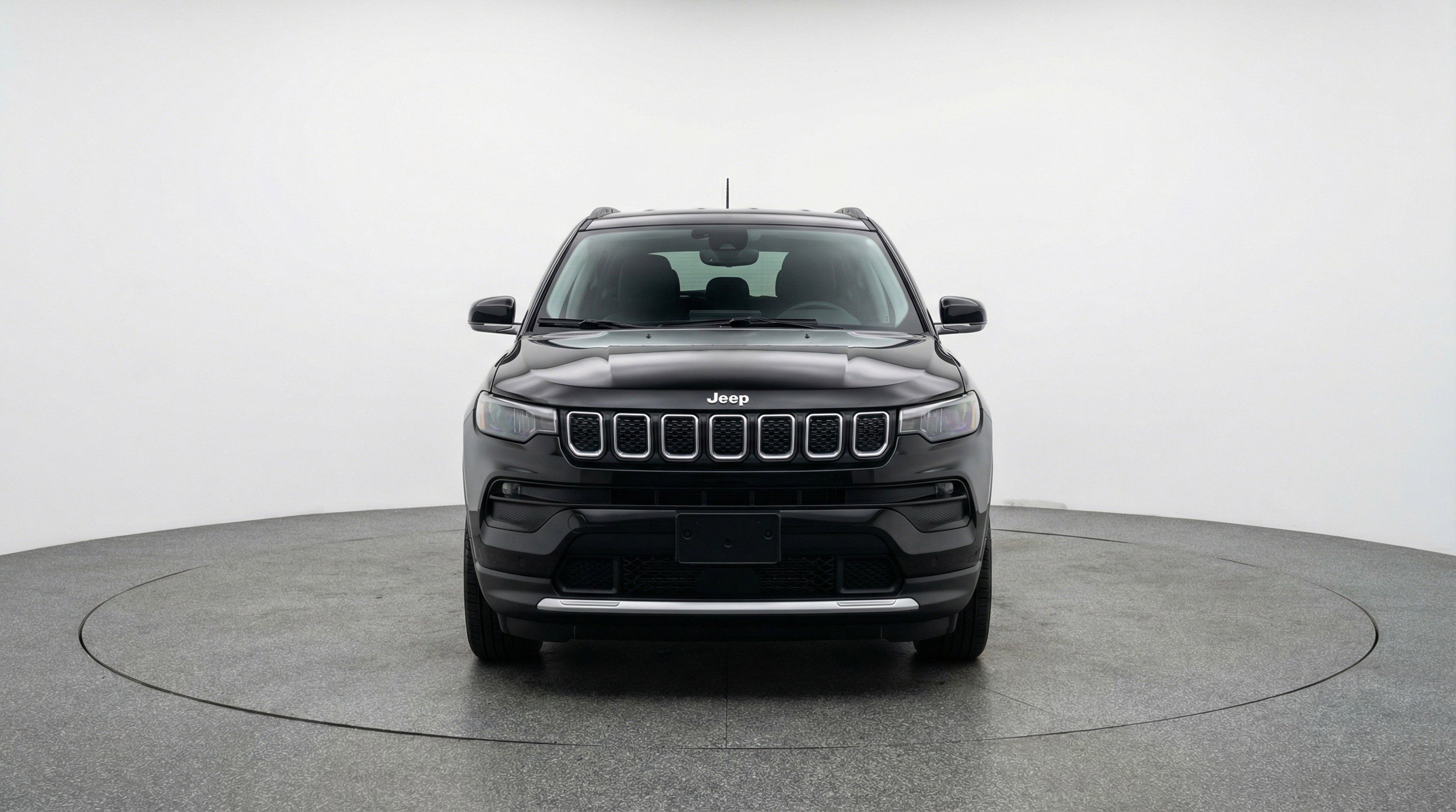 Used 2025 Jeep Compass Latitude AWD/4WD image 2