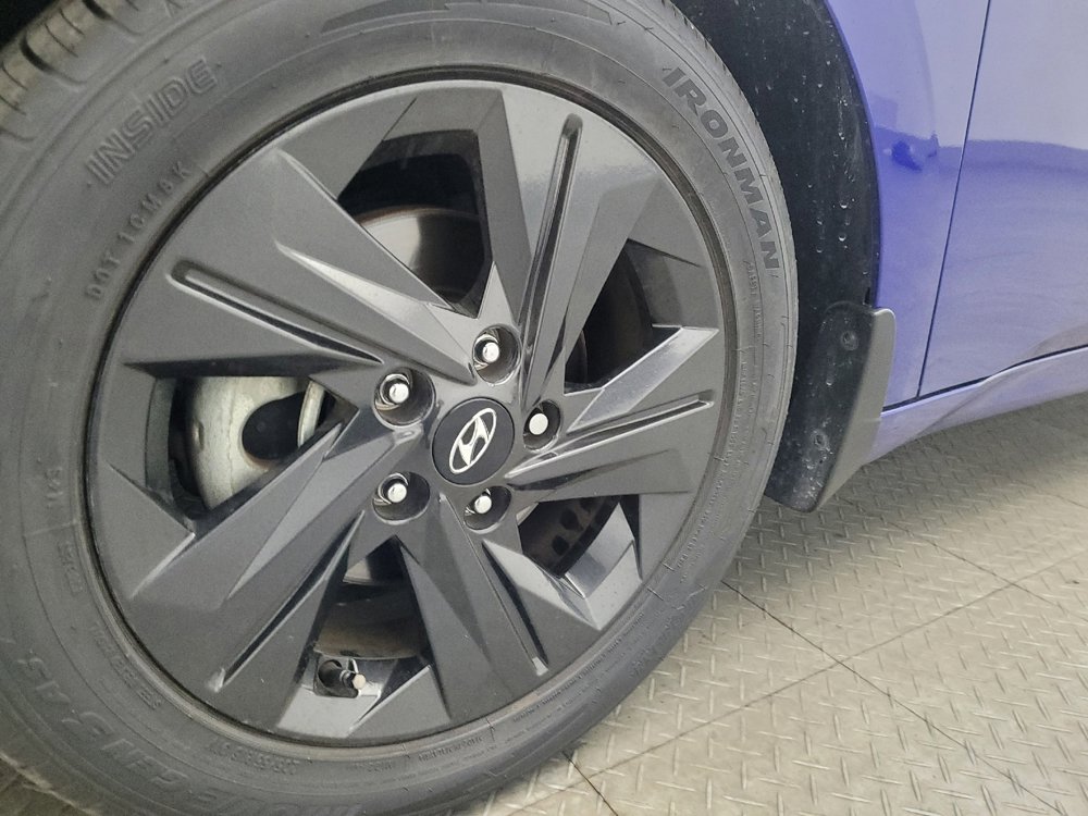 Used 2023 Hyundai Elantra SEL image 31