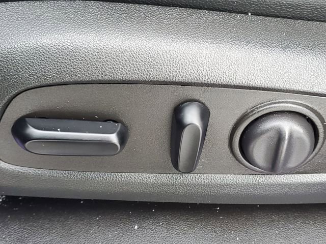 Used 2023 GMC Terrain SLT image 8