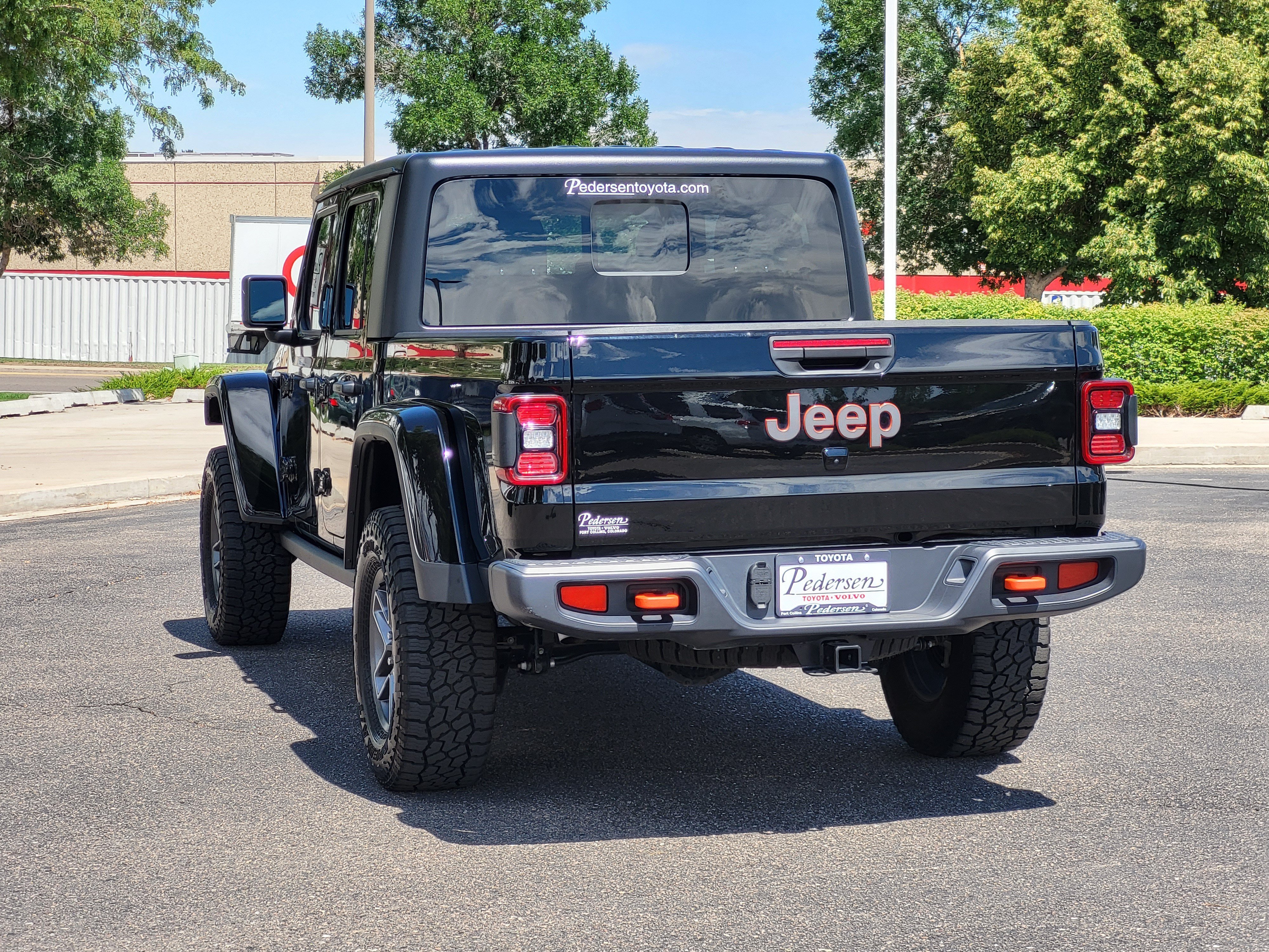 Used 2025 Jeep Gladiator Mojave w/ Convenience Group AWD/4WD image 3