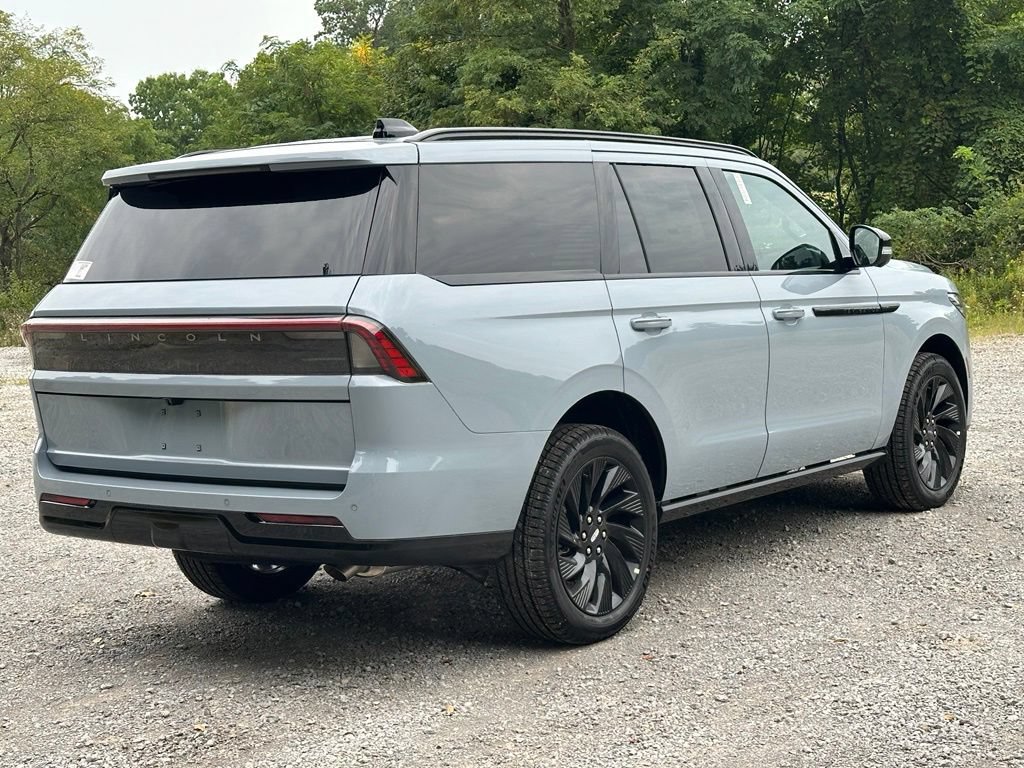 New 2027 Lincoln Navigator Reserve w/ Jet Appearance Package AWD/4WD image 36