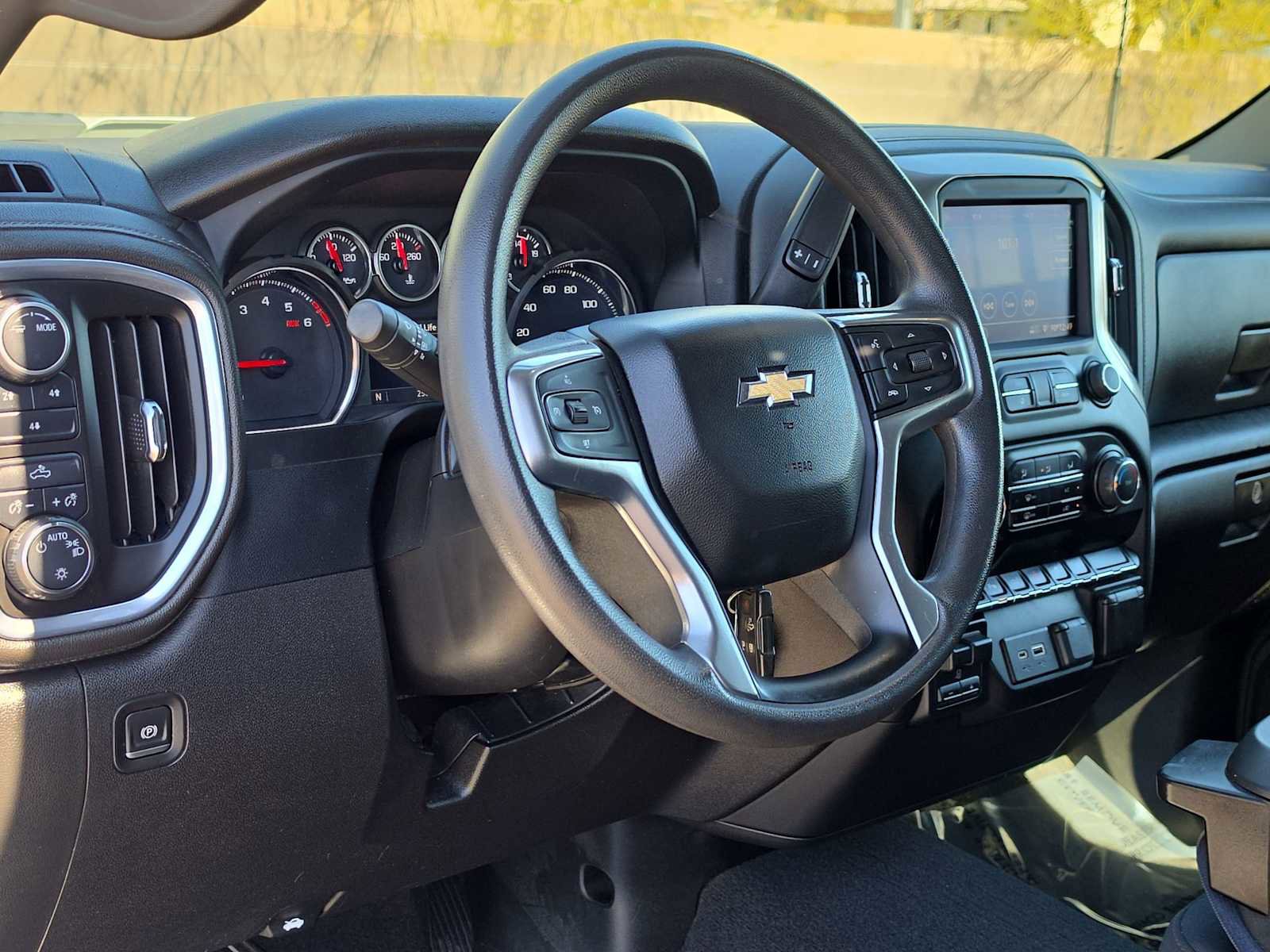Used 2022 Chevrolet Silverado 2500 LT image 2