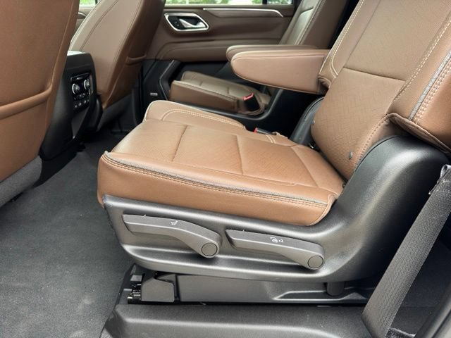 Used 2023 Chevrolet Suburban High Country w/ Premium Package 2 AWD/4WD image 8