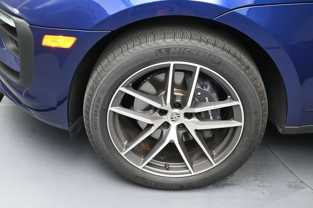 Used 2025 Porsche Macan AWD/4WD image 12