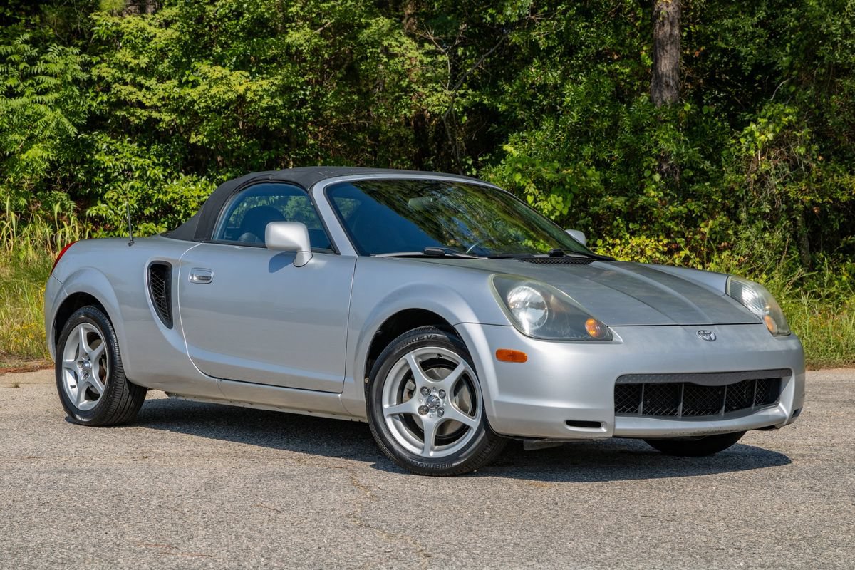 Used 2002 Toyota MR2 RWD image 4