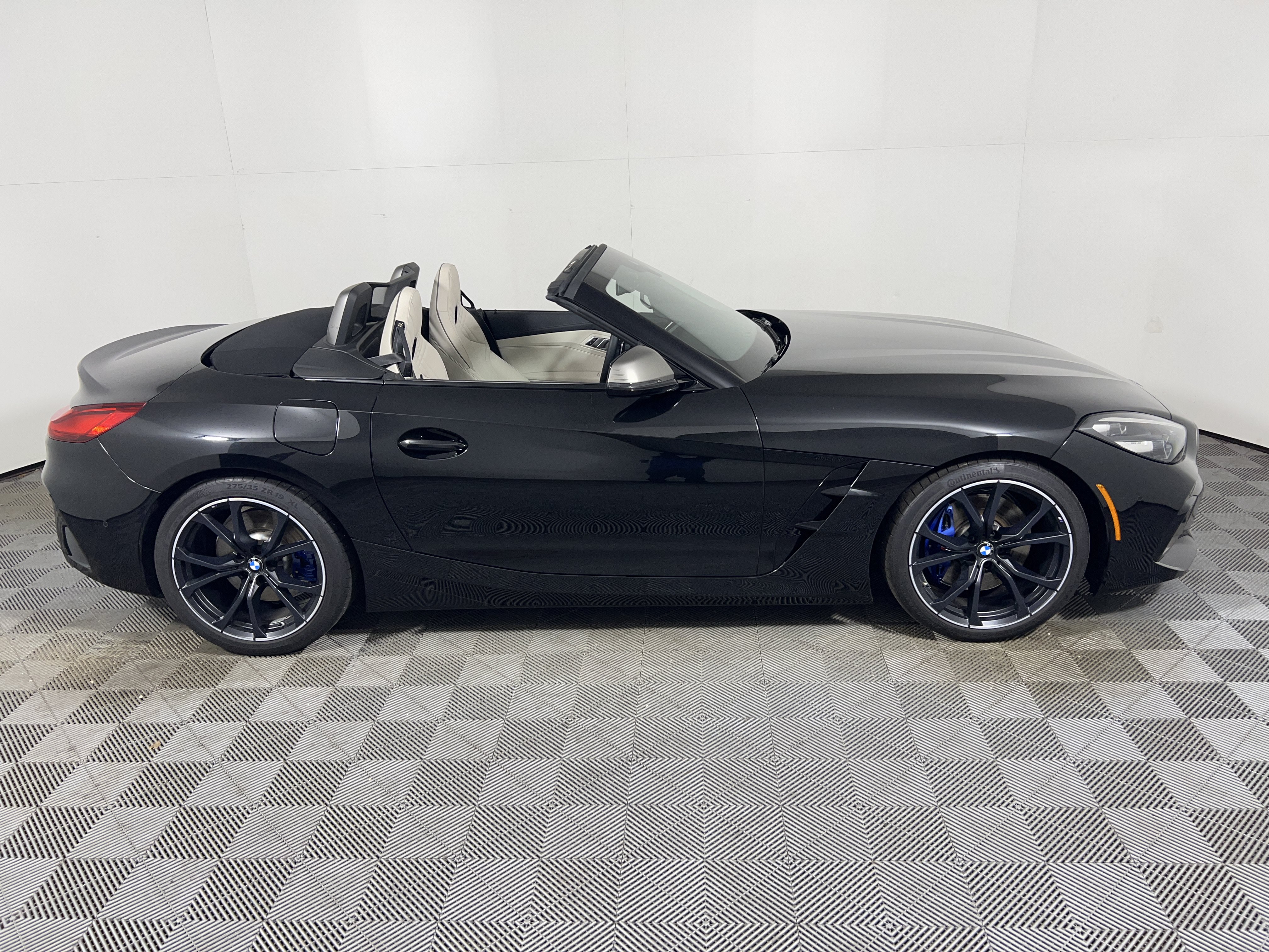 Used 2025 BMW Z4 M40i w/ Premium Package RWD image 6