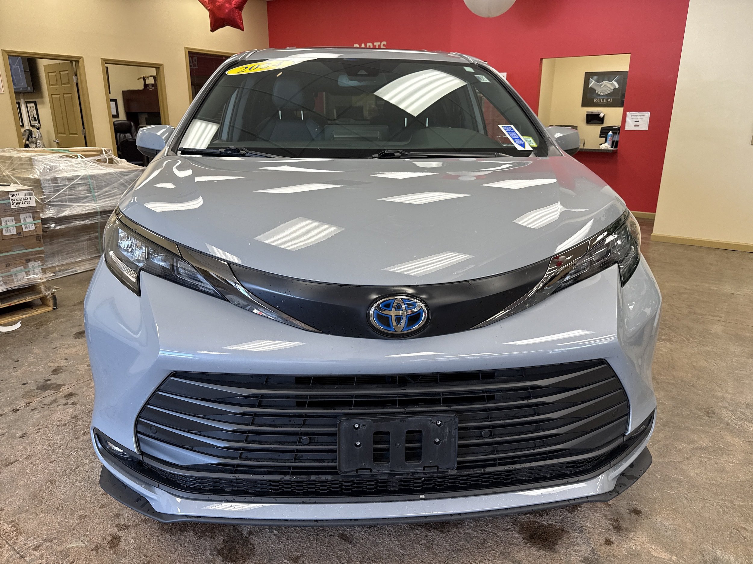 Used 2024 Toyota Sienna XLE Woodland Edition AWD/4WD video 2