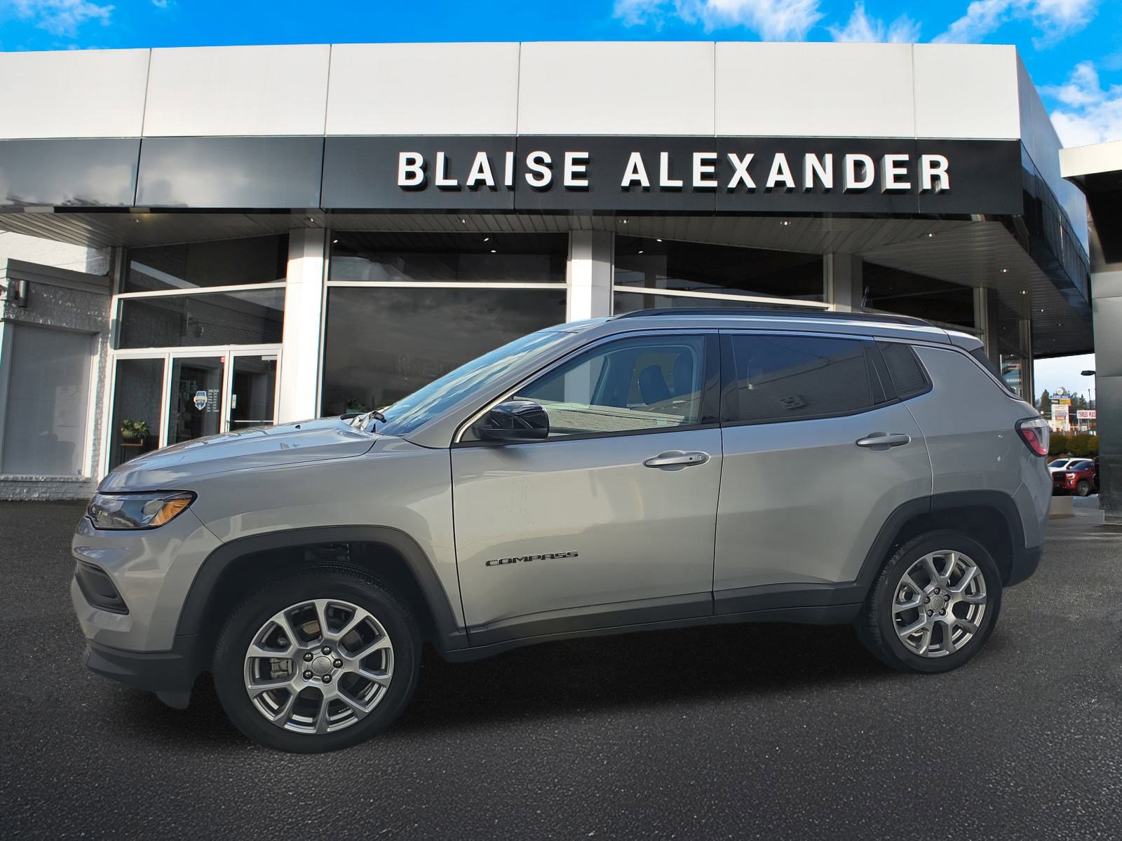 Used 2022 Jeep Compass Latitude image 9