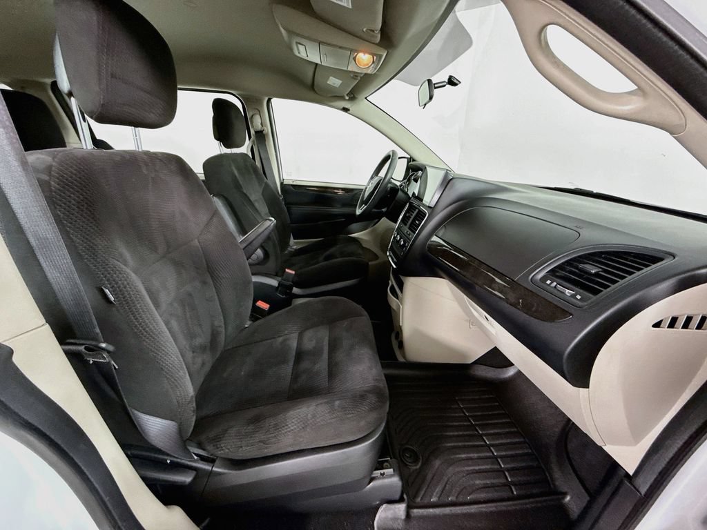 Used 2014 Dodge Grand Caravan American Value Package FWD image 27