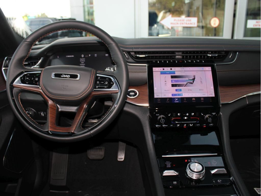 New 2025 Jeep Grand Cherokee Summit image 27