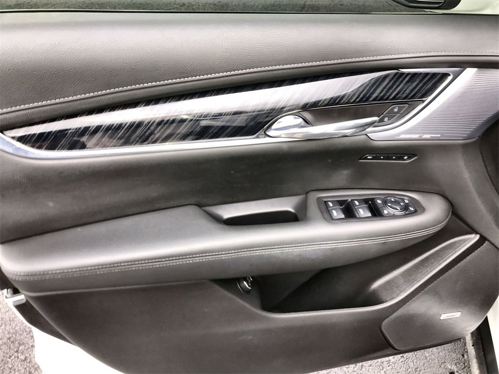 Used 2023 Cadillac XT6 Premium Luxury image 13