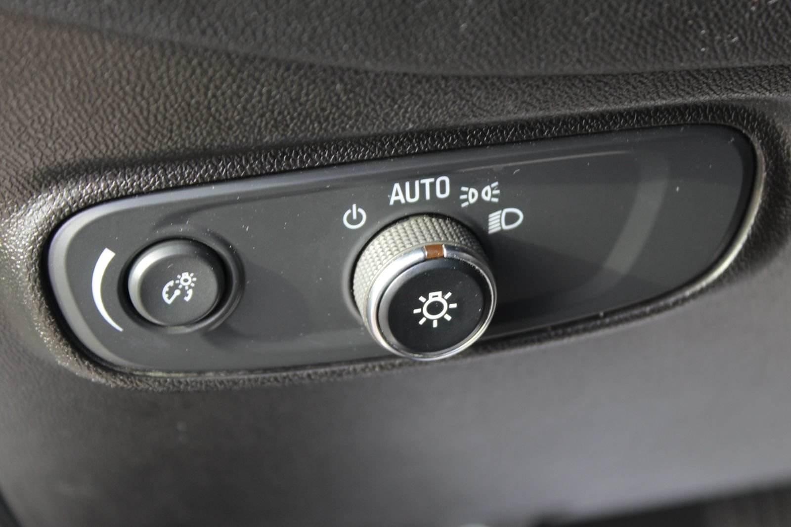 Used 2022 Chevrolet Equinox RS w/ RS Leather Package FWD image 23